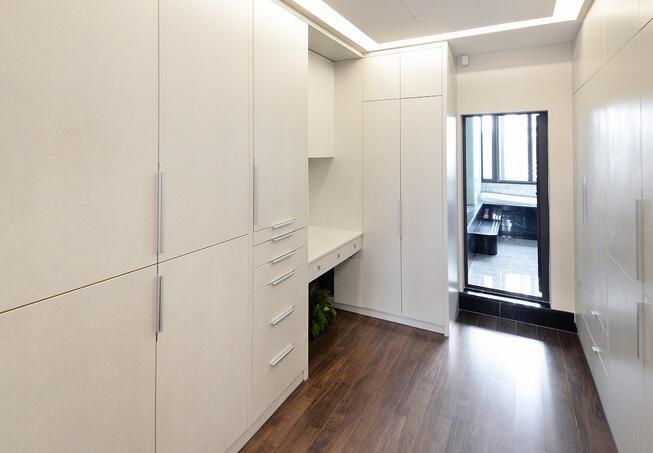 衣帽間怎樣規(guī)劃功能區(qū)域？衣帽間裝修技巧