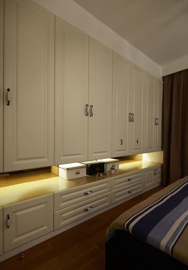 臥室衣柜設(shè)計(jì)案例，個(gè)性設(shè)計(jì)實(shí)用又好看！