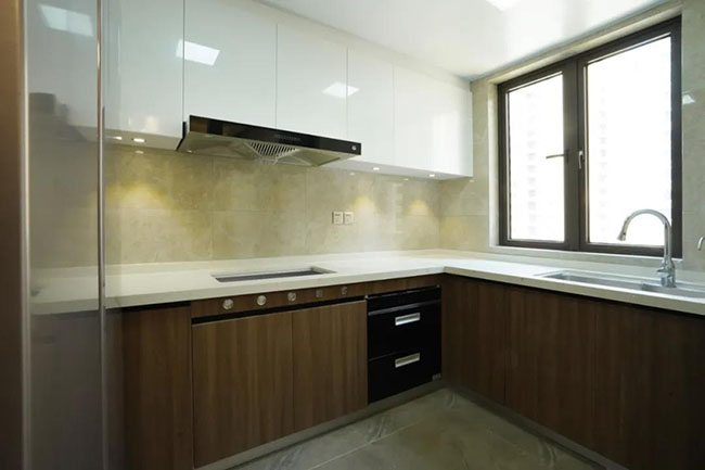 現代簡約三室兩廳，裹著裊裊茶香，演繹優(yōu)雅的生活格調