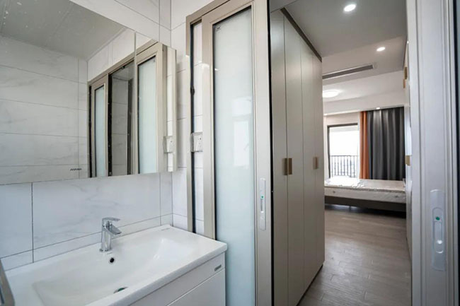 180平現(xiàn)代風(fēng)，黑白灰搭配出時(shí)尚的浪漫空間